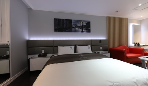 Business Room (B)