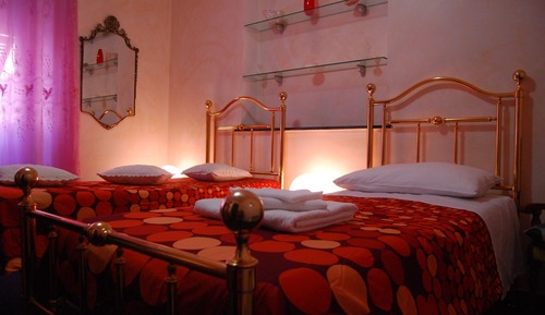 Double Room, 2 Twin Beds, Shared Bathroom (Rosa)