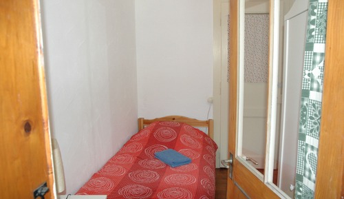 Single Room, Shared Bathroom
