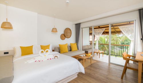 Deluxe Ocean Room
