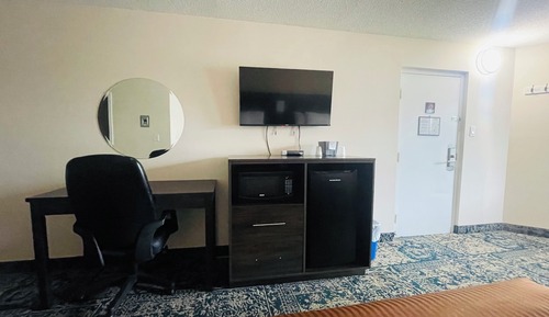 Room, 2 Queen Beds, Private Bathroom