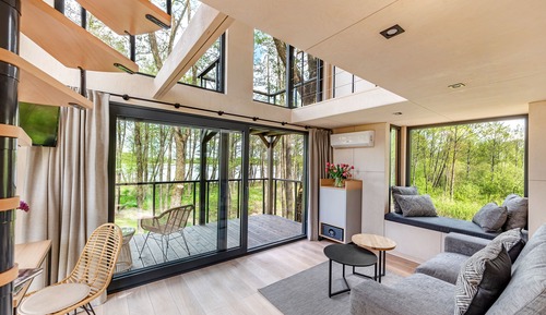 Deluxe Tree House