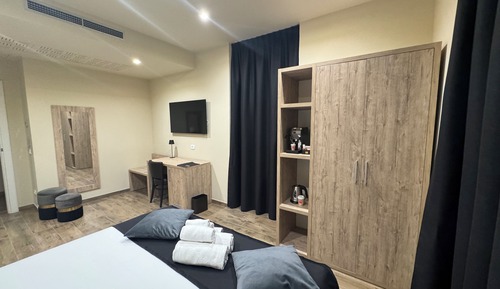 Deluxe Triple Room 8
