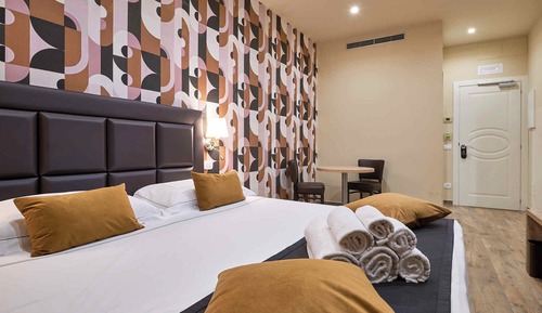 Deluxe Triple Room 14