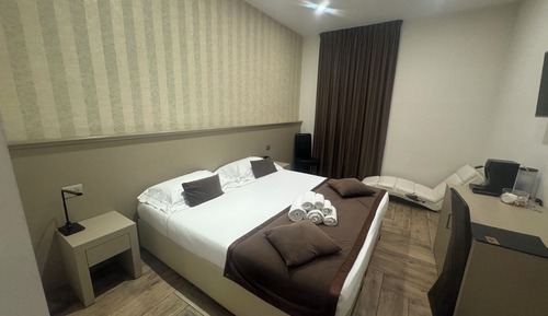 Deluxe Double Room 4