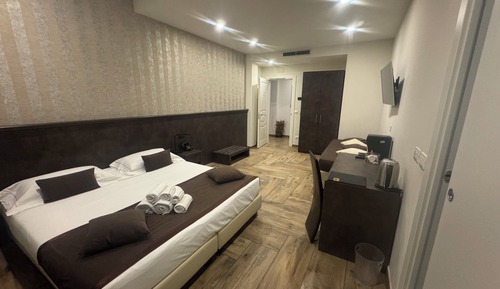 Deluxe Quadruple Room 2