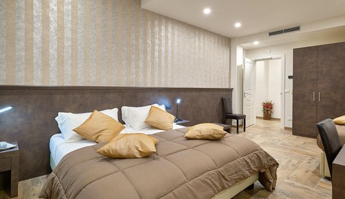 Deluxe Quadruple Room 1