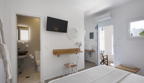 Superior Double Room (Street View)