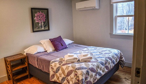 Classic Room, 1 Queen Bed, Courtyard View