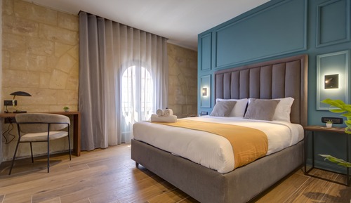 Deluxe Double Room (3rd Floor,Balcony,street,14)