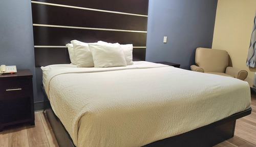 Room, 1 King Bed, Accessible, Non Smoking (Kitchenette)