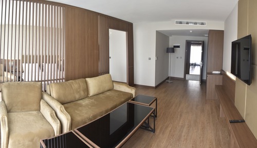 SUITE ROOM