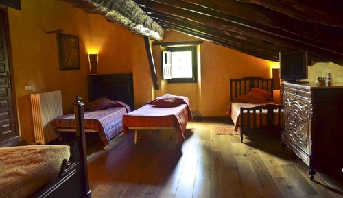 Double Room, Shared Bathroom (Camamilla)