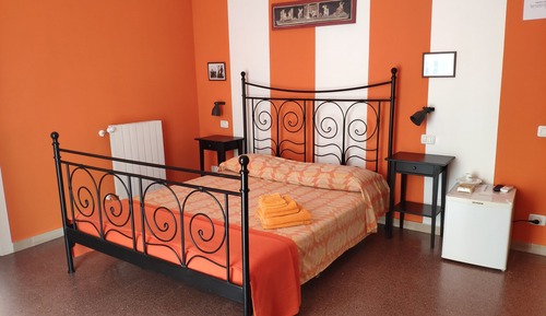 Triple Room (arancio)