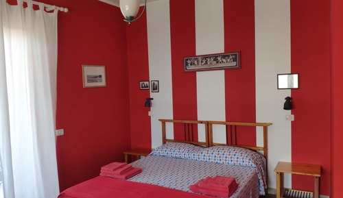 Standard Quadruple Room (rossa)