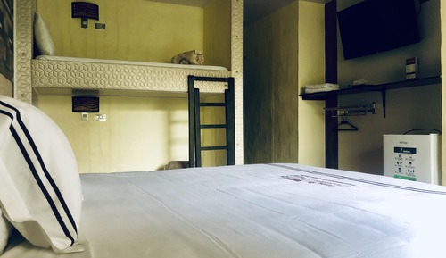 Triple Room, Multiple Beds, Non Smoking