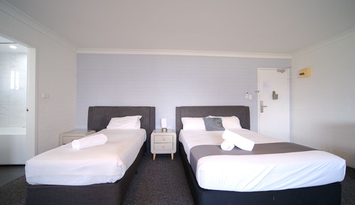 Lakeside Queen Single Room