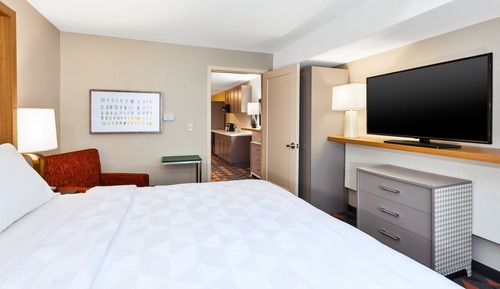Suite, 1 Bedroom (with Living Area)