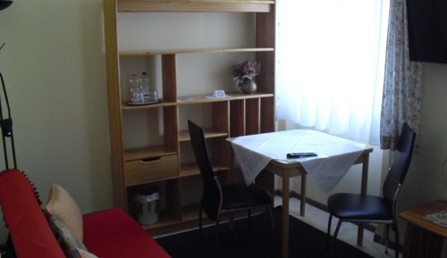 Double Room (Zimmer 4)