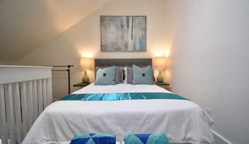 Studio (Bedroom Loft - Unit 6)