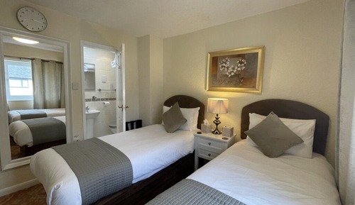 Standard Twin Room, Multiple Beds, Non Smoking, Mountain View