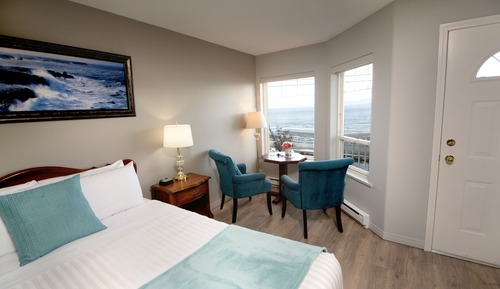 Room, 1 Queen Bed, Kitchenette, Oceanview (Private Balcony)