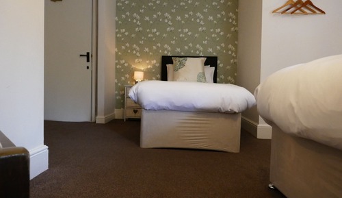 Signature Suite, Ensuite (Linton)