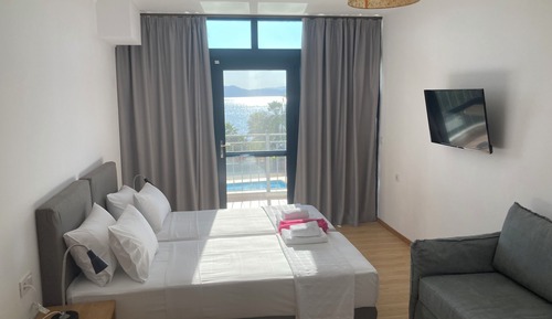 Family Room, Sea View