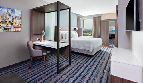 Suite, 1 King Bed (Hearing Accessible)
