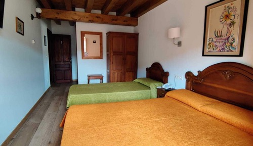Double Room (with Rollaway)