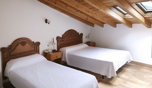 Penthouse, 2 Twin Beds