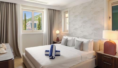 Luxury Three Bedroom Residence Sea View