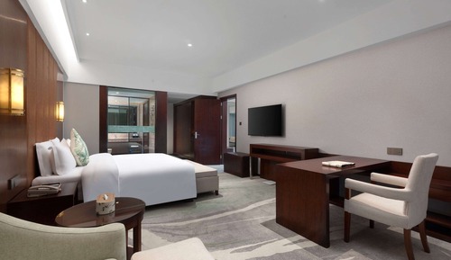 Superior Suite, 1 King Bed, Smoking