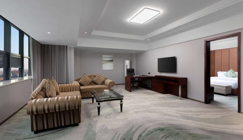 Deluxe Suite, 1 King Bed, Smoking
