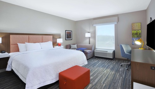 Room, 1 King Bed, Refrigerator & Microwave