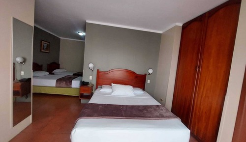 Triple Room, Multiple Beds, Non Smoking (1 Queen Bed, 2 Single Beds)