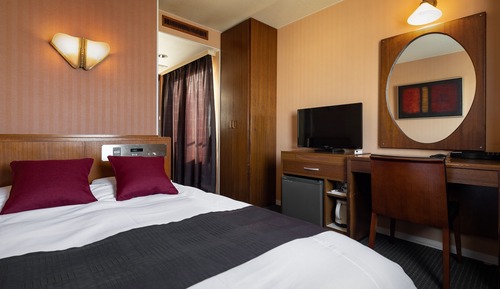 Double Room, Smoking