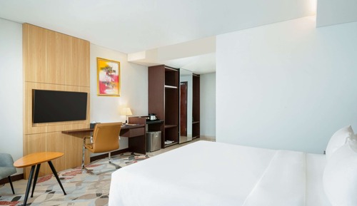 Deluxe Room, 1 Queen Bed, Balcony, Sea View