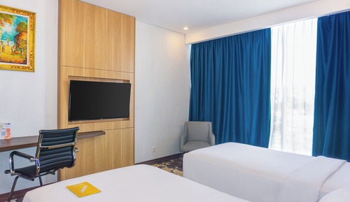 Superior Room, 2 Twin Beds, City View