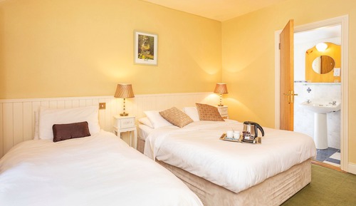 Comfort Room, Multiple Beds, Non Smoking, Hill View
