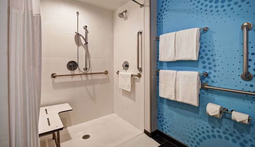 Room, 2 Queen Beds, Accessible (Hearing, Roll-in Shower)