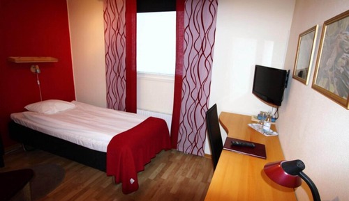 Single Room (Private Bathroom)