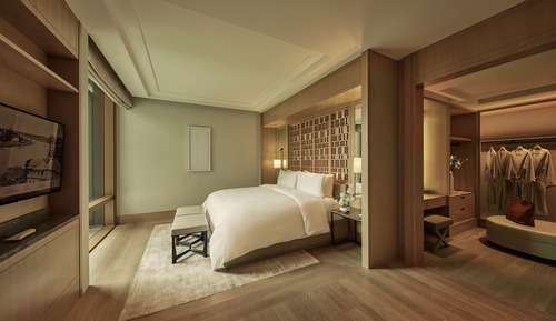 Suite, 1 King Bed (Courtyard)