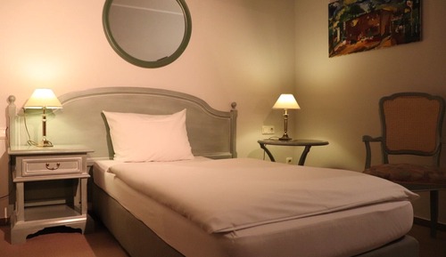 Single Room, Private Bathroom
