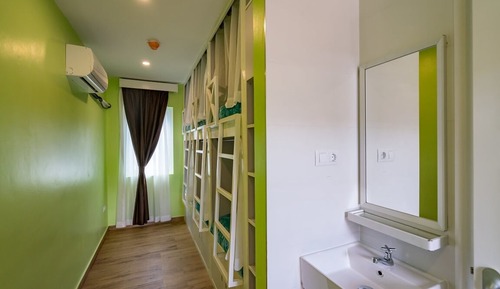 Economy Shared Dormitory, Mixed Dorm, Non Smoking, Poolside