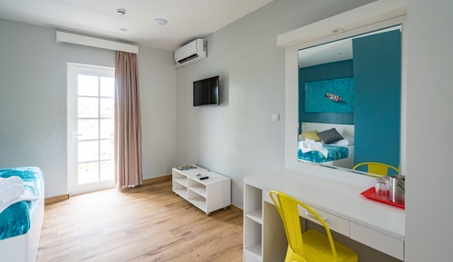 Classic Room, 1 Queen Bed, Non Smoking, with balcony Lake View