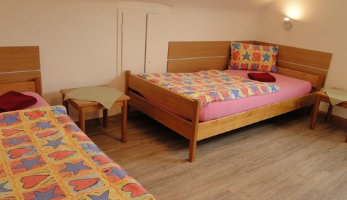 Basic Twin Room, 2 Twin Beds, Non Smoking, Shared Bathroom