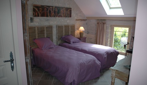Twin Room (Prune)