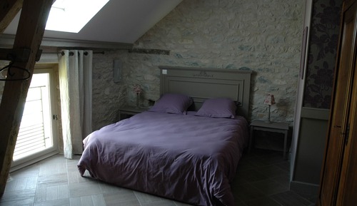 Double Room (Violette)