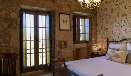 Double Room, 1 Queen Bed (3)